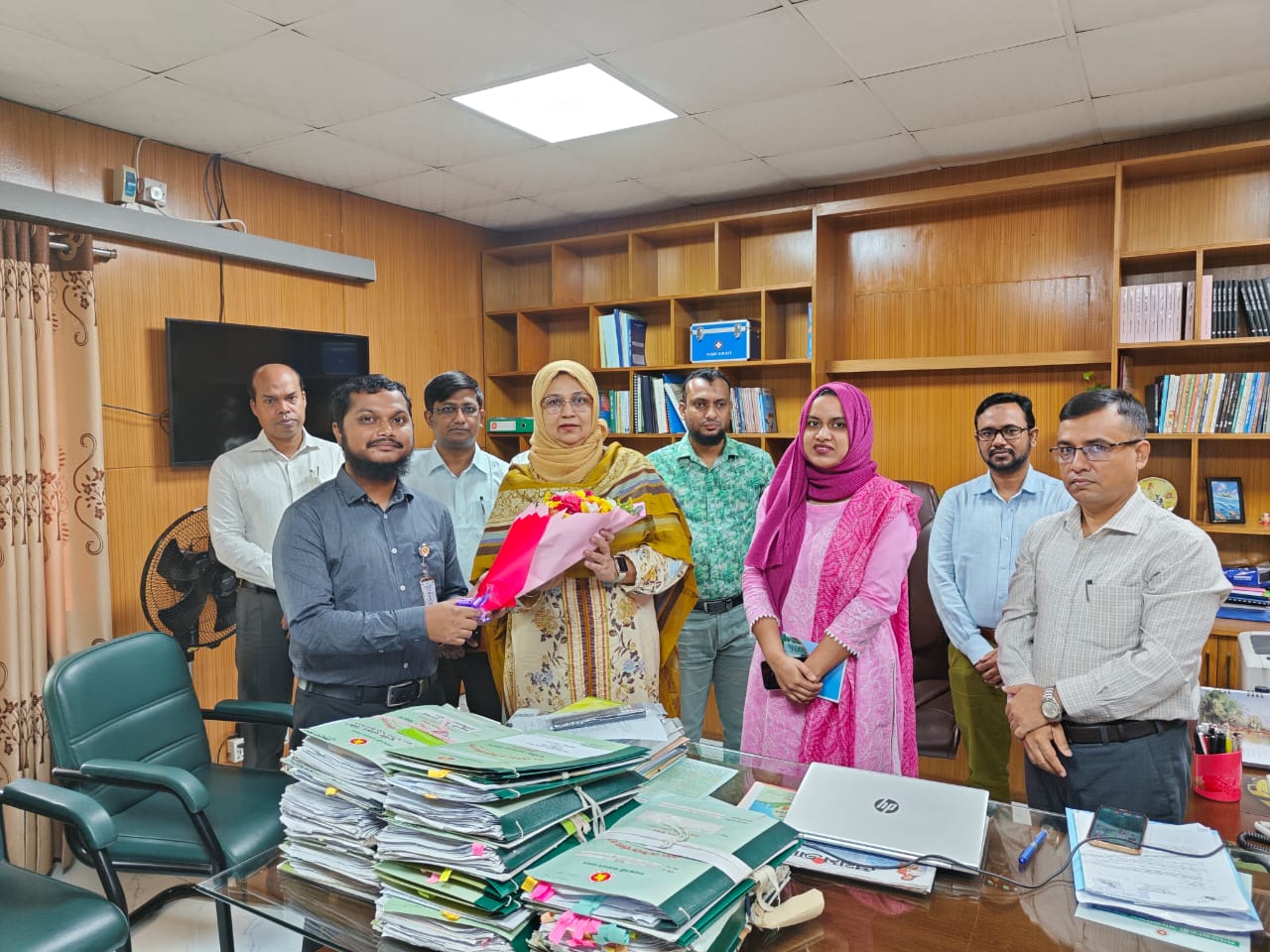 সিএএফও মহোদয় কর্তৃক বিসিএস (অডিট এন্ড একাউন্টস) ৪১ ব্যাচের এএজিগণকে ফুলেল শুভেচ্ছা